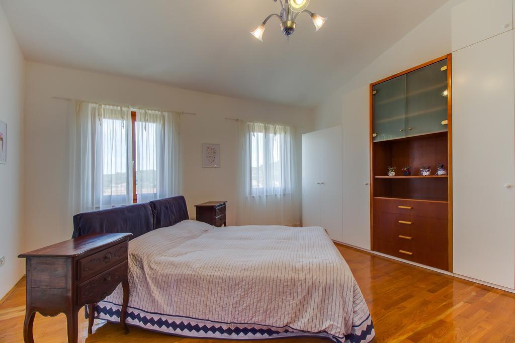 Villa Alma Велі-Лошинь Екстер'єр фото