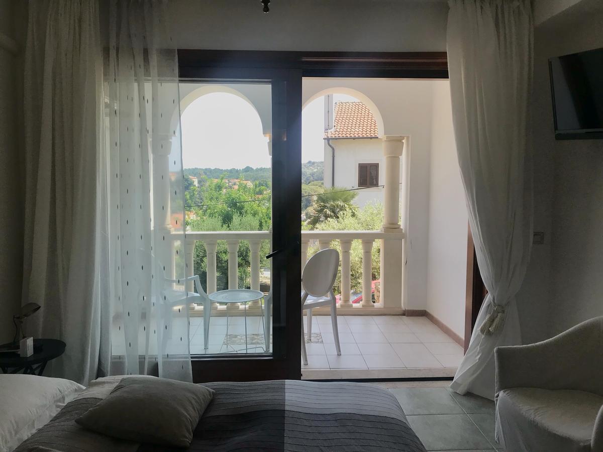 Villa Alma Велі-Лошинь Екстер'єр фото