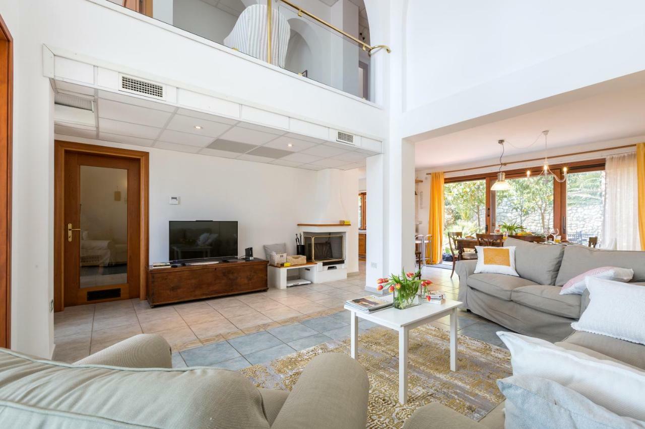 Villa Alma Велі-Лошинь Екстер'єр фото